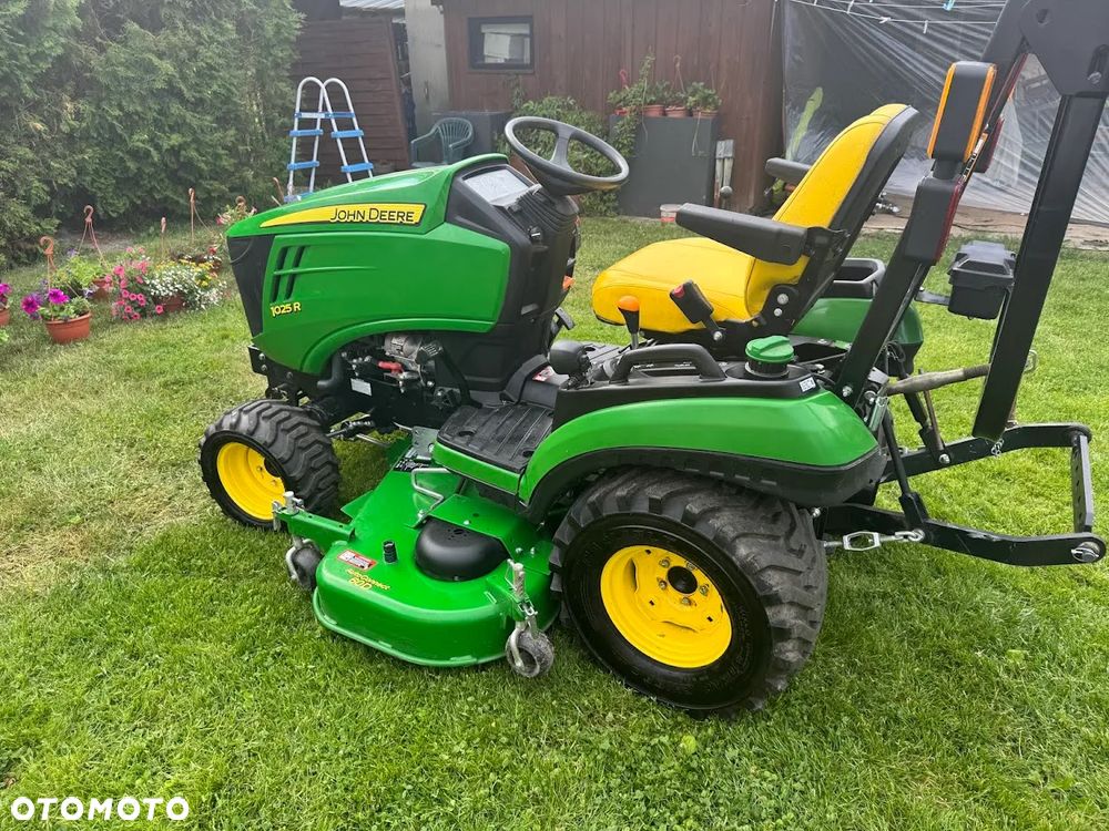 John Deere 2025R - 12