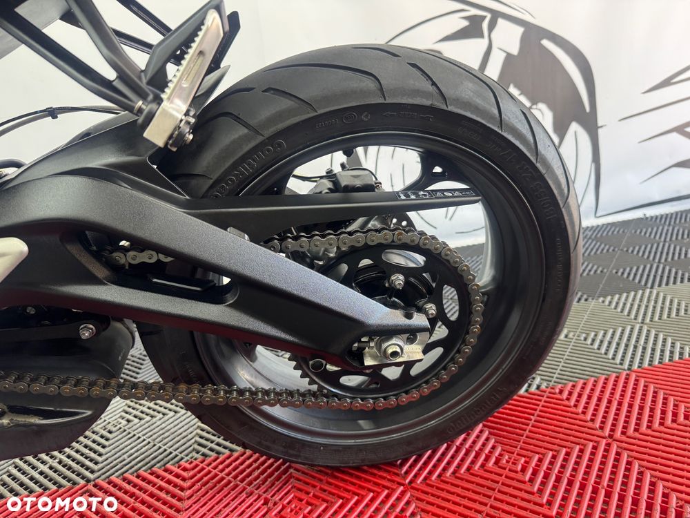 Triumph Street Triple - 19