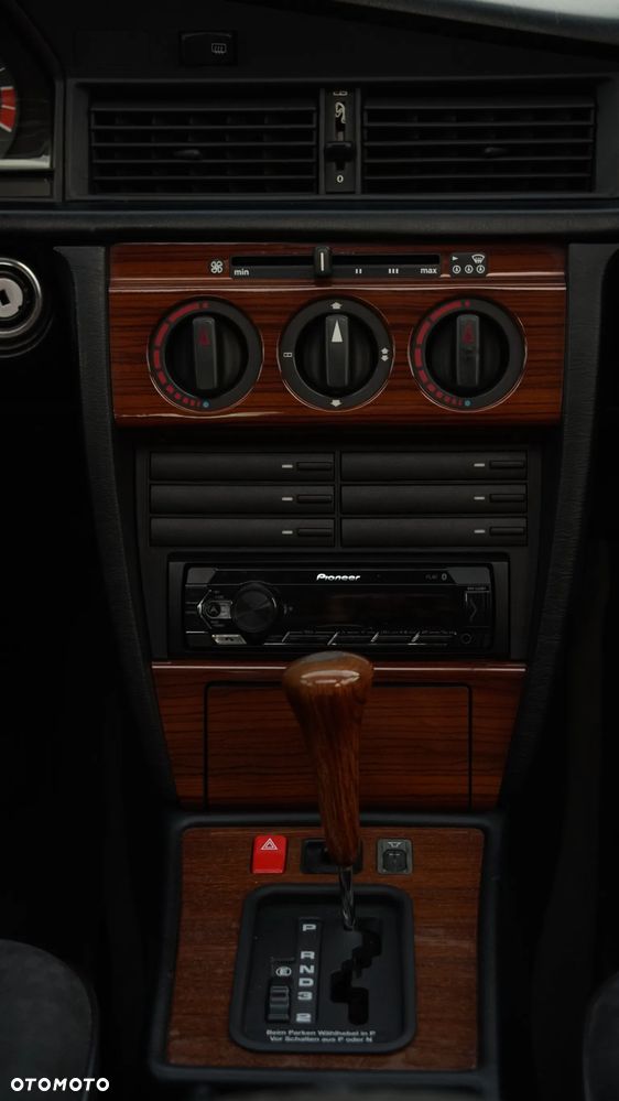 Mercedes-Benz W201 (190) - 20