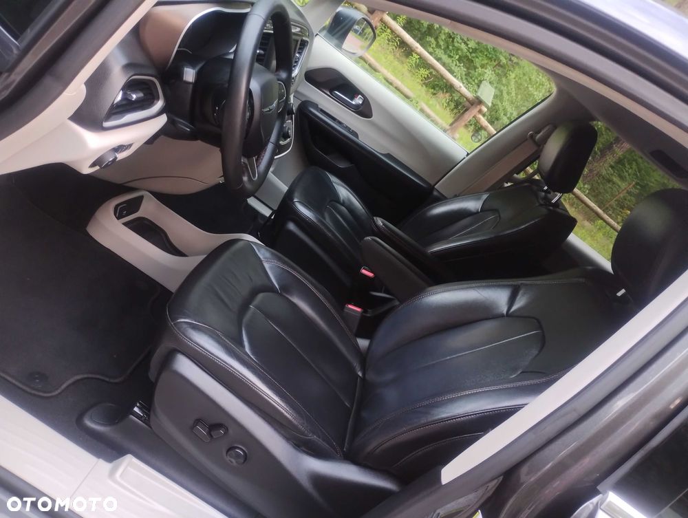 Chrysler Pacifica - 7