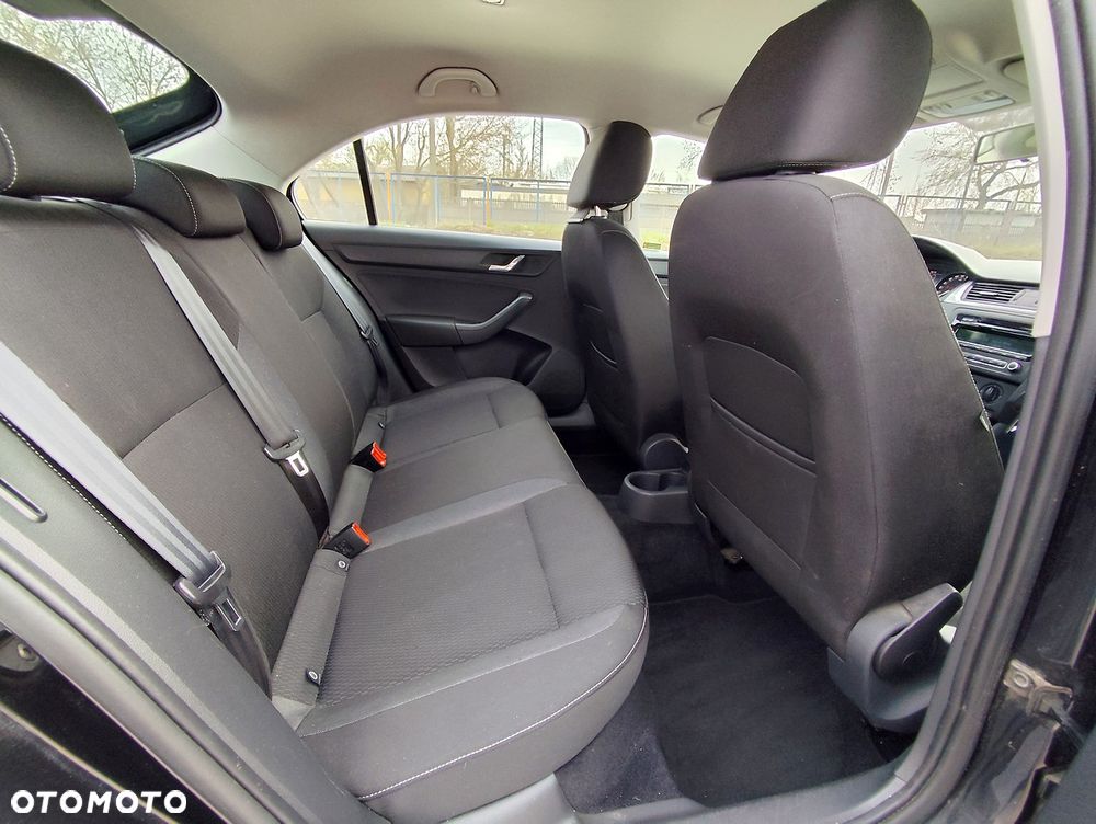Skoda RAPID 1.2 Ambition - 9