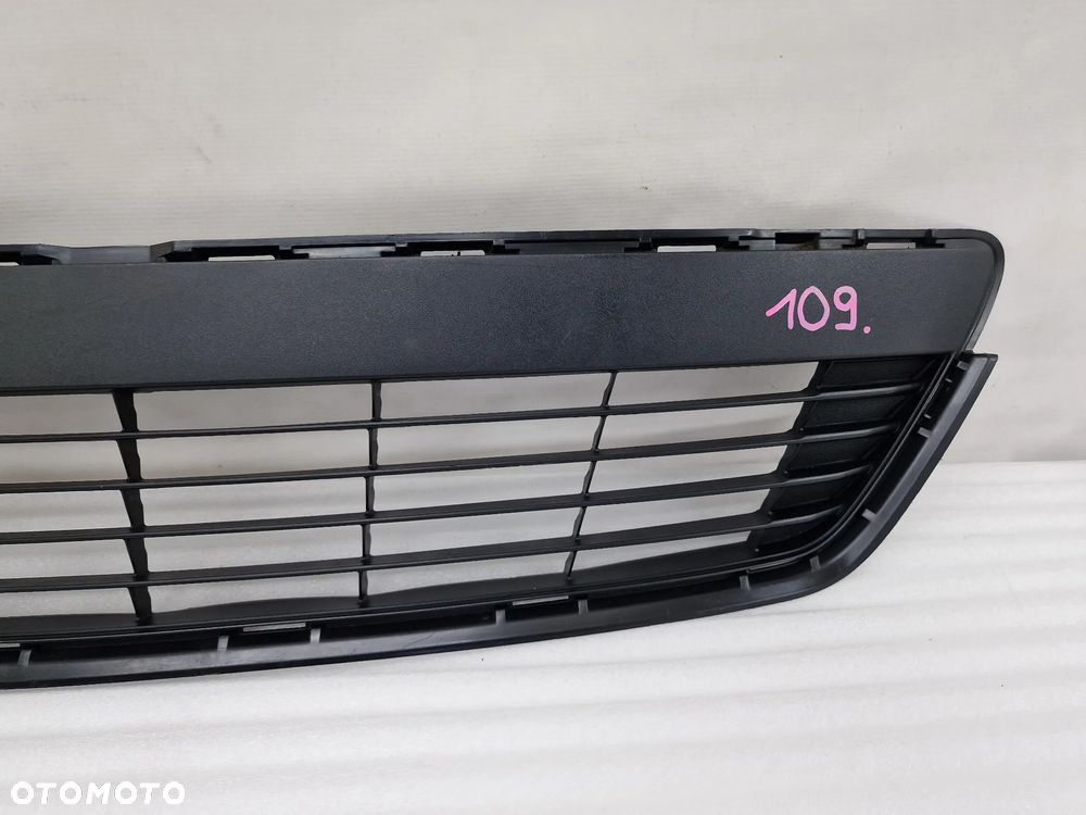 TOYOTA YARIS 3 III 11-14 KRATKA ŚRODKOWA ZDERZAKA PRZEDNIEGO , NR 53112-0D210 , NR AUKCJI K109 - 5