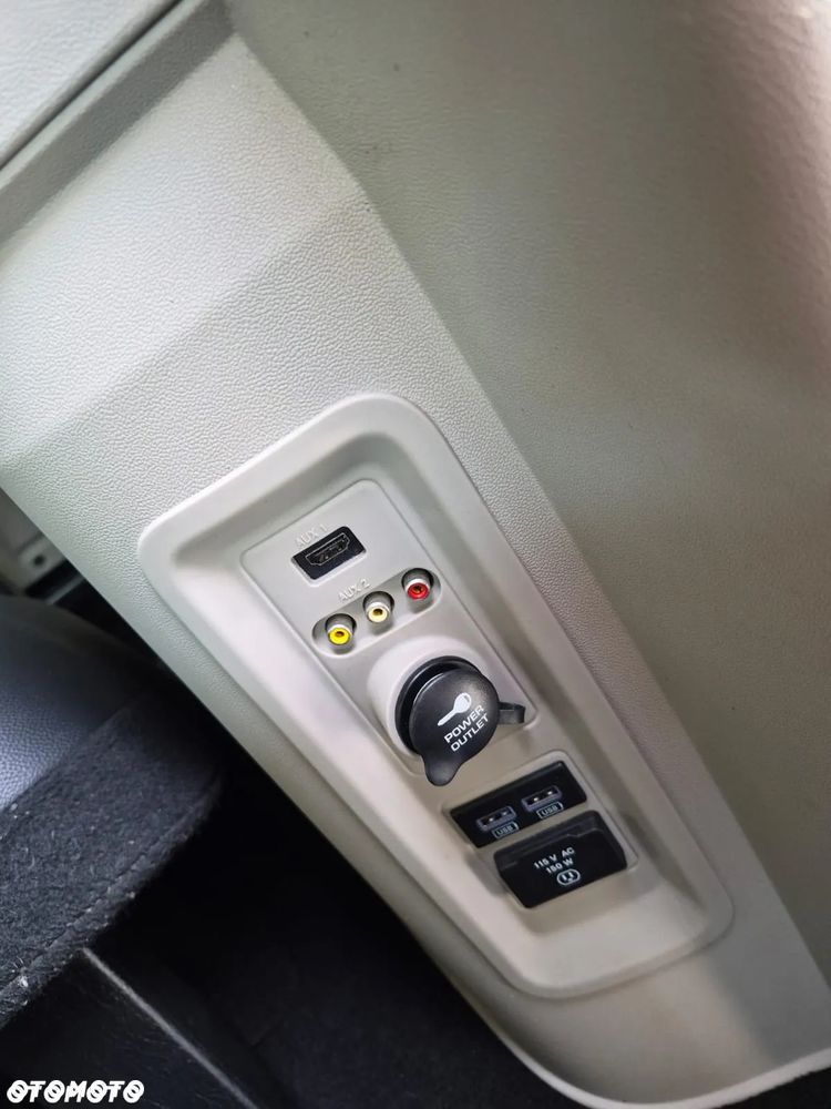 Chrysler Town & Country 3.6 Limited - 19