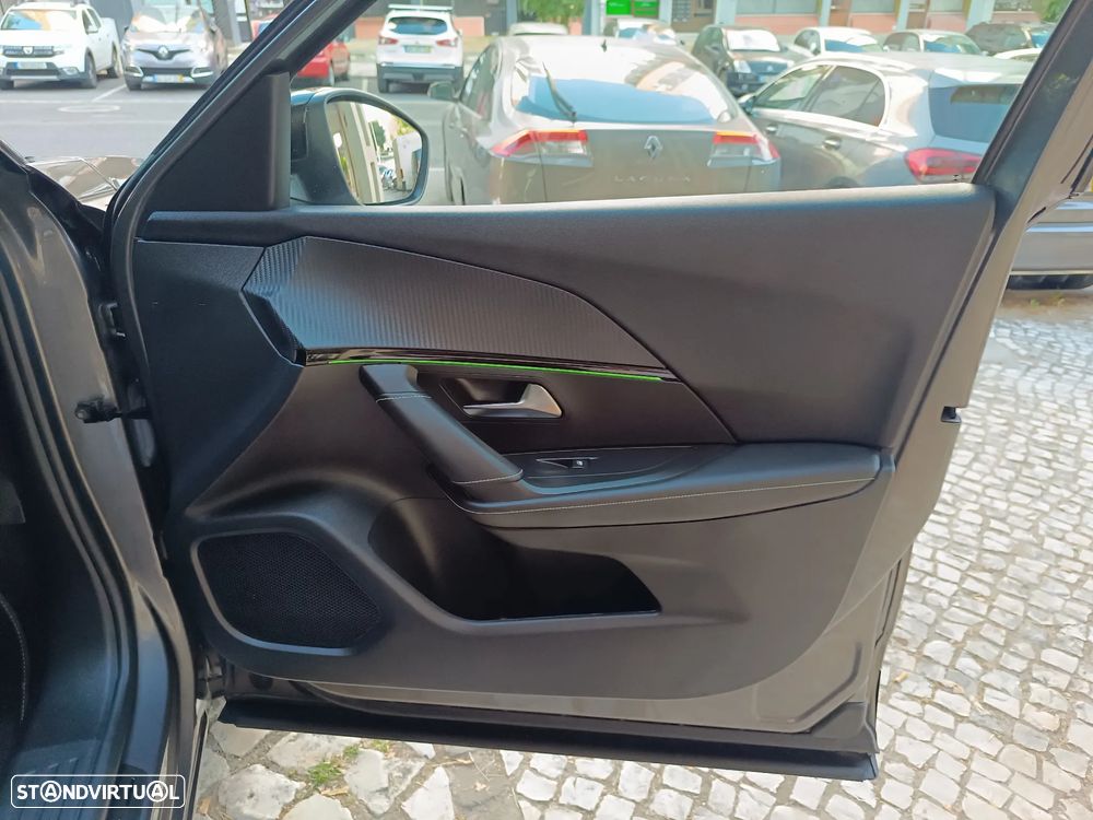 Peugeot 2008 PureTech 130 EAT8 GT - 33