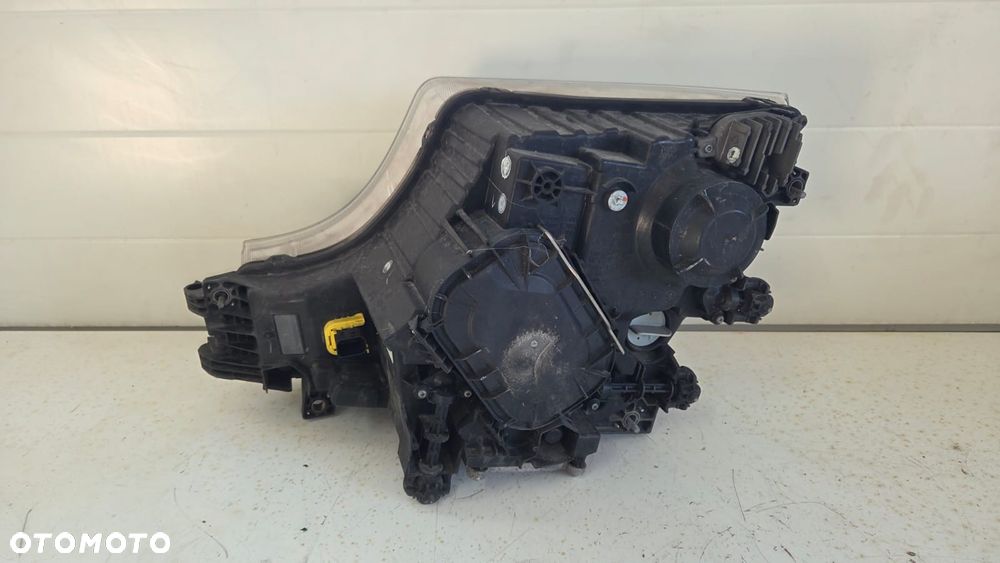 Lampa przednia reflektor xenon Mercedes mp4 9618205339 - 2