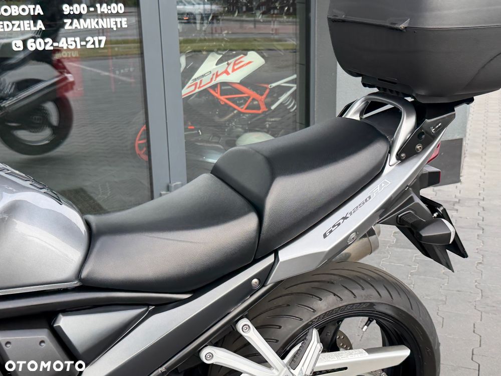 Suzuki GSX - 33