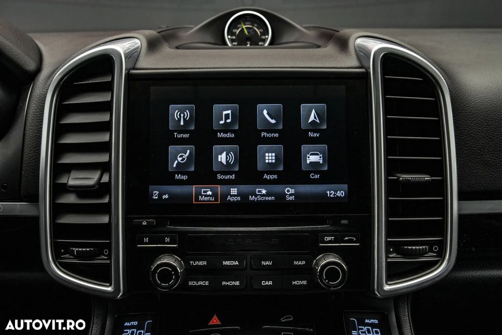 Porsche Cayenne - 24