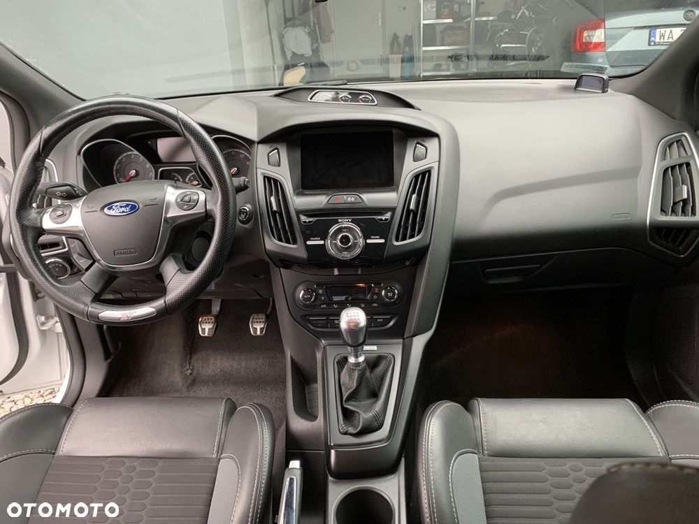Ford Focus 2.0 EcoBoost ST - 10