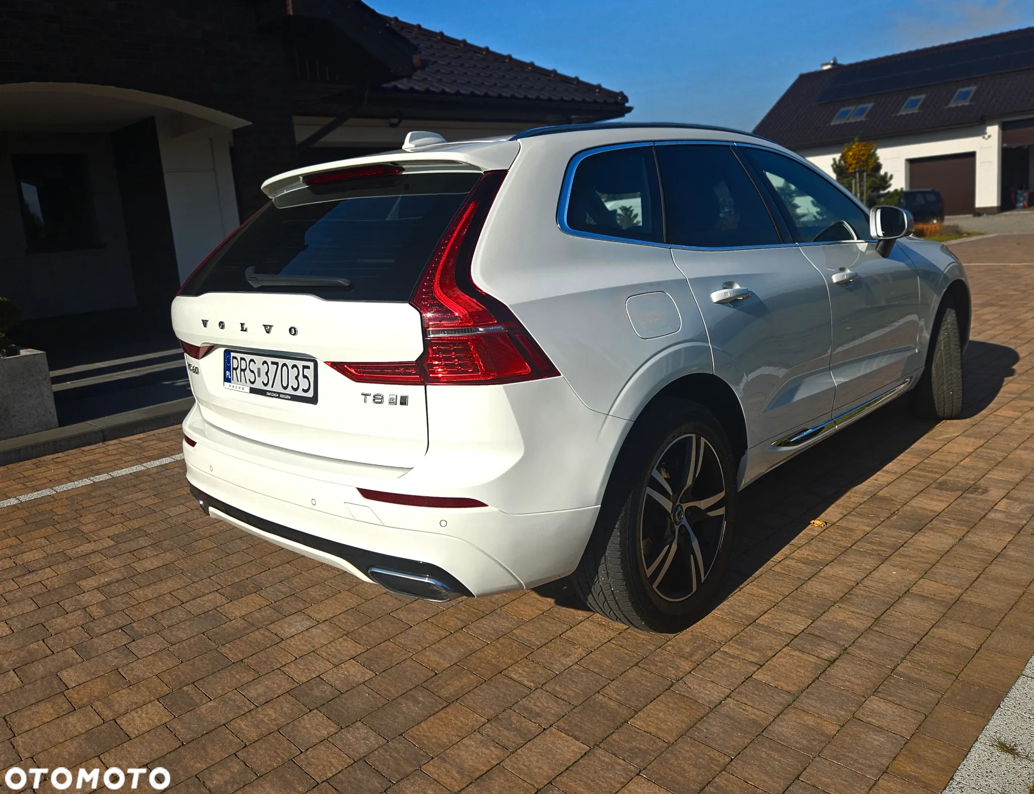 Volvo XC 60 T8 AWD Plug-In Hybrid R-Design - 3