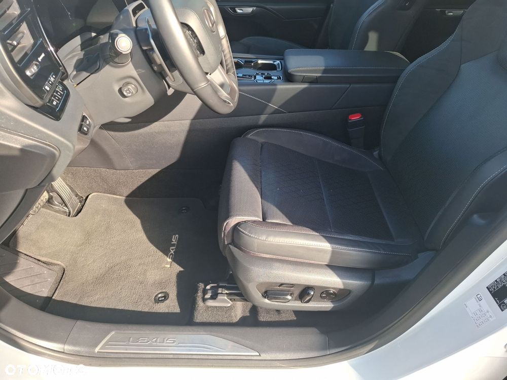 Lexus RX 450h+ Omotenashi - 11