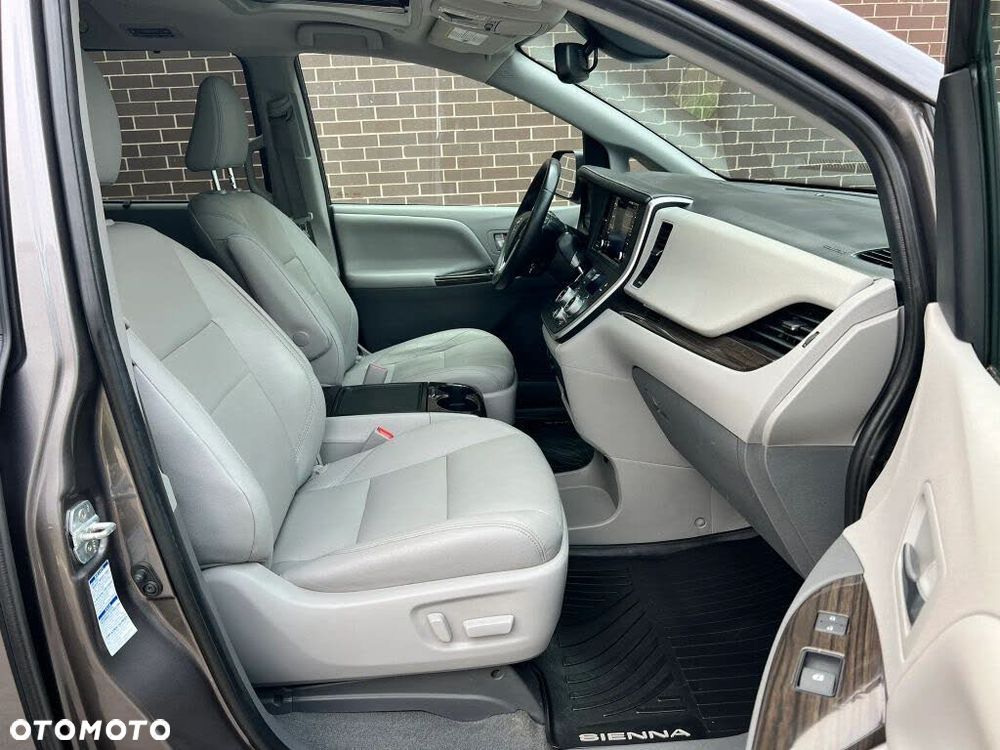Toyota Sienna 3.5 V6 XLE AWD - 21