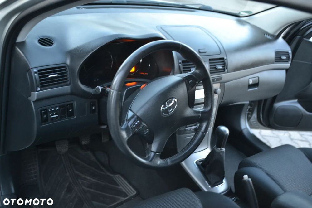 Toyota Avensis 2.0 VVT-i Executive - 29