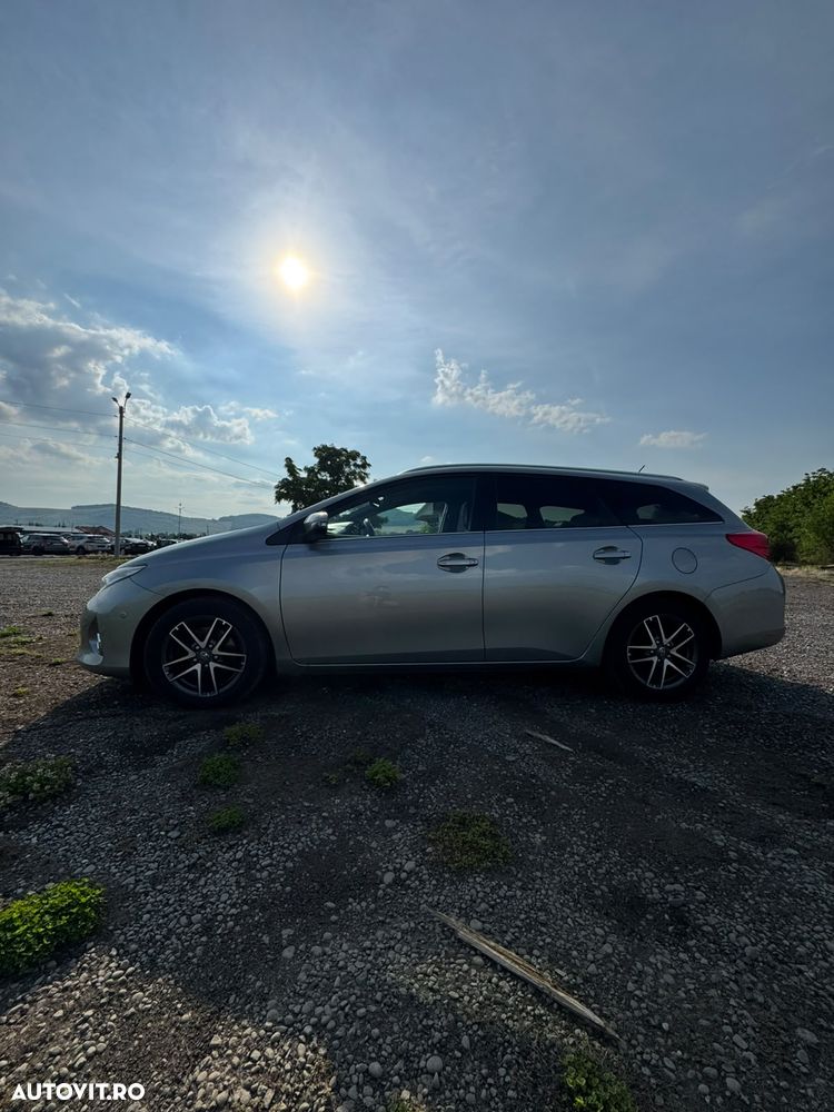 Toyota Auris 2.0 L D-4D Stop&Start Luna - 4