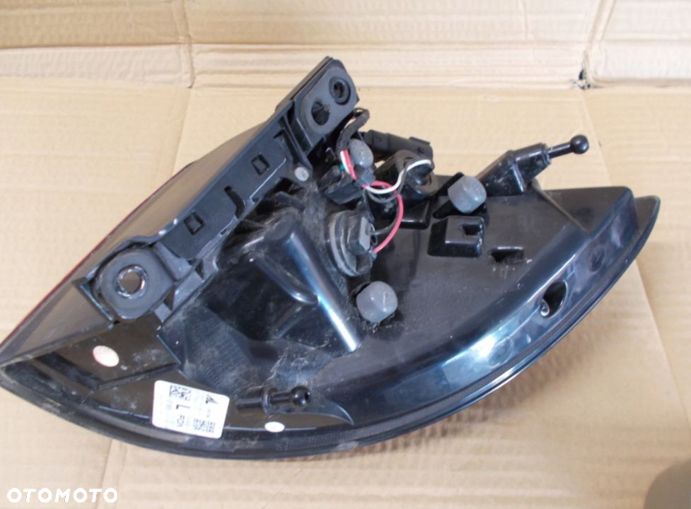 LAMPA TYŁ LEWA CHRYSLER PACIFICA 2016- - 2