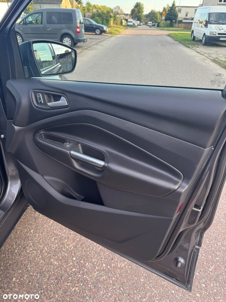 Ford Kuga 1.5 EcoBoost 2x4 Titanium - 8