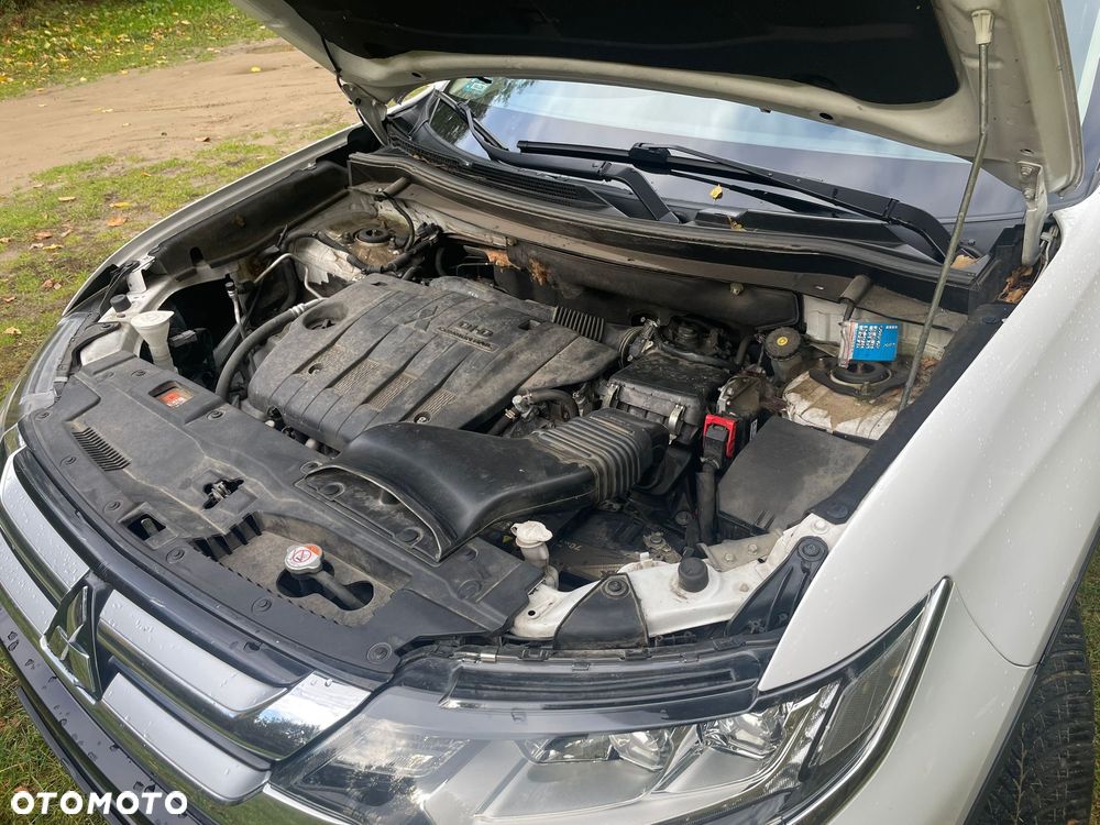 Mitsubishi Outlander 2.2 DI-D 4WD Automatik Edition 100+ - 20