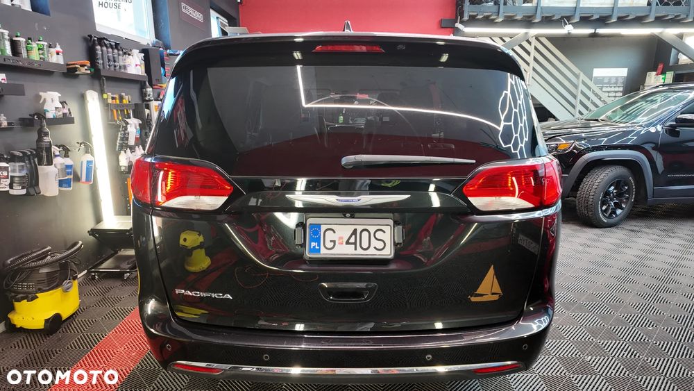 Chrysler Pacifica - 16