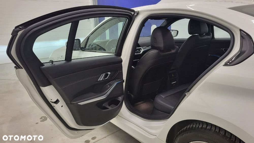 BMW Seria 3 - 21