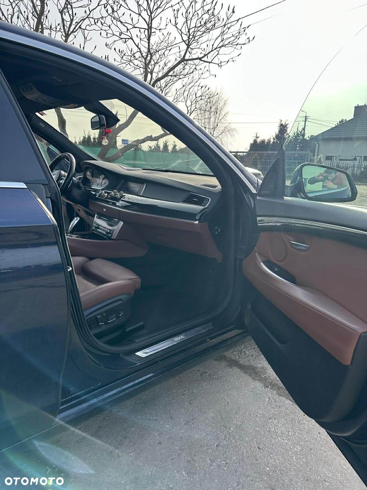 BMW Seria 5 530d xDrive - 7