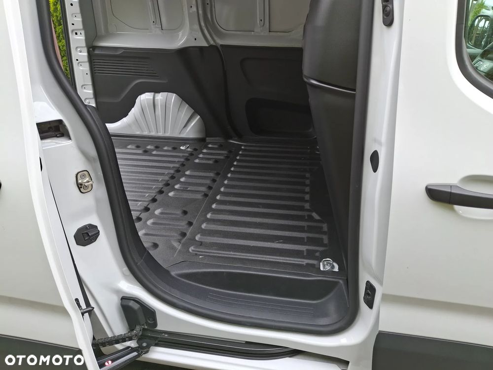 Opel Combo 2025 r 1.2 Pure Tech 110 KM Salon PL - 33