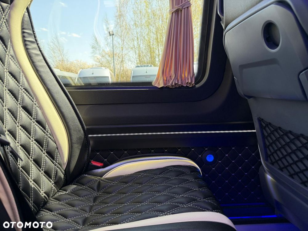 Mercedes-Benz Sprinter 519 - 32