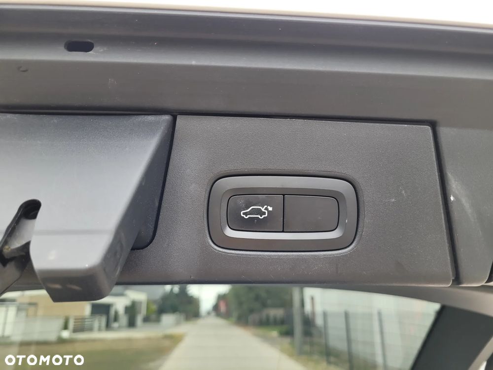 Volvo V90 Cross Country - 18