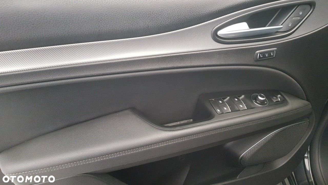 Alfa Romeo Stelvio - 25