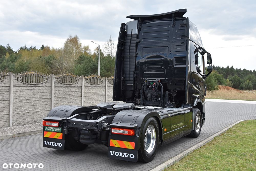 Volvo FH5 540 EURO6 / GLOBETROTTER XL / FULL-LED / KLIMA POSTOJOWA / NAWIGACJA / KAMERY / ALU FELGI / SKÓRY / CAŁY NA PODUSZKACH / TV / FULL OPCJA / STAN IDEALNY ! ! ! - 6