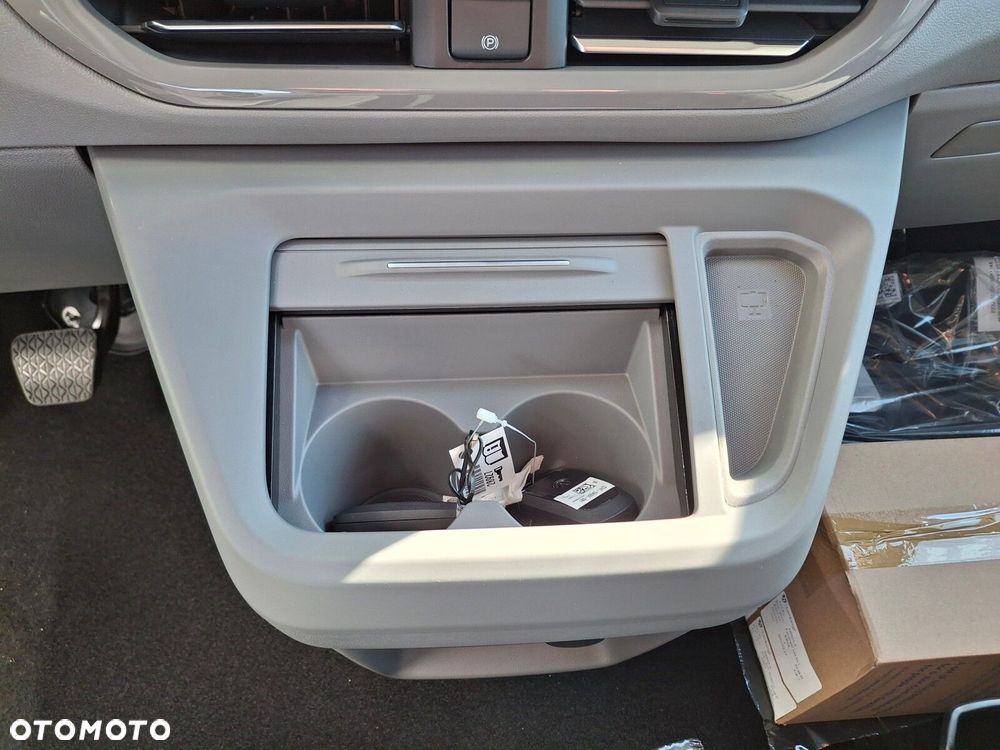 Volkswagen Caravelle - 4