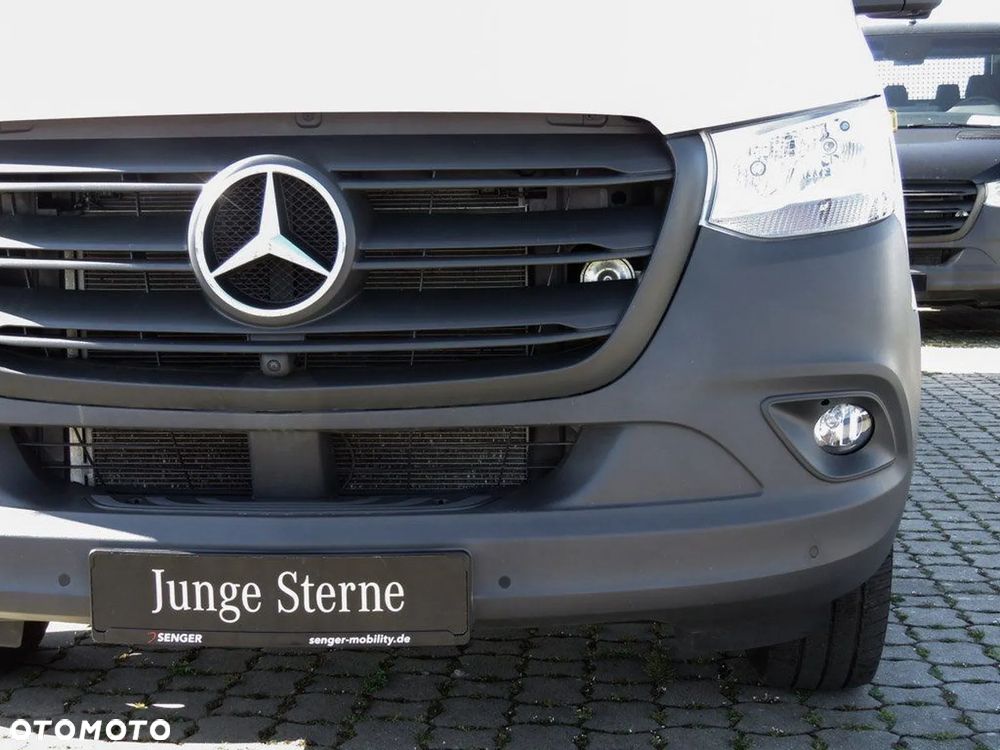 Mercedes-Benz Sprinter - 2