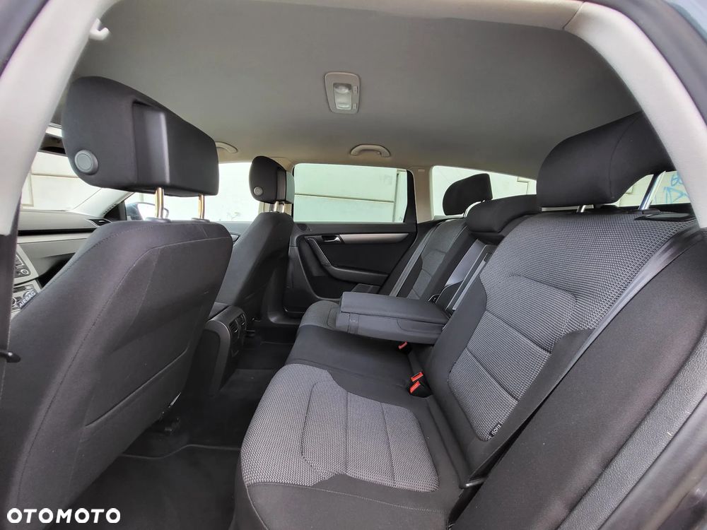 Volkswagen Passat - 21