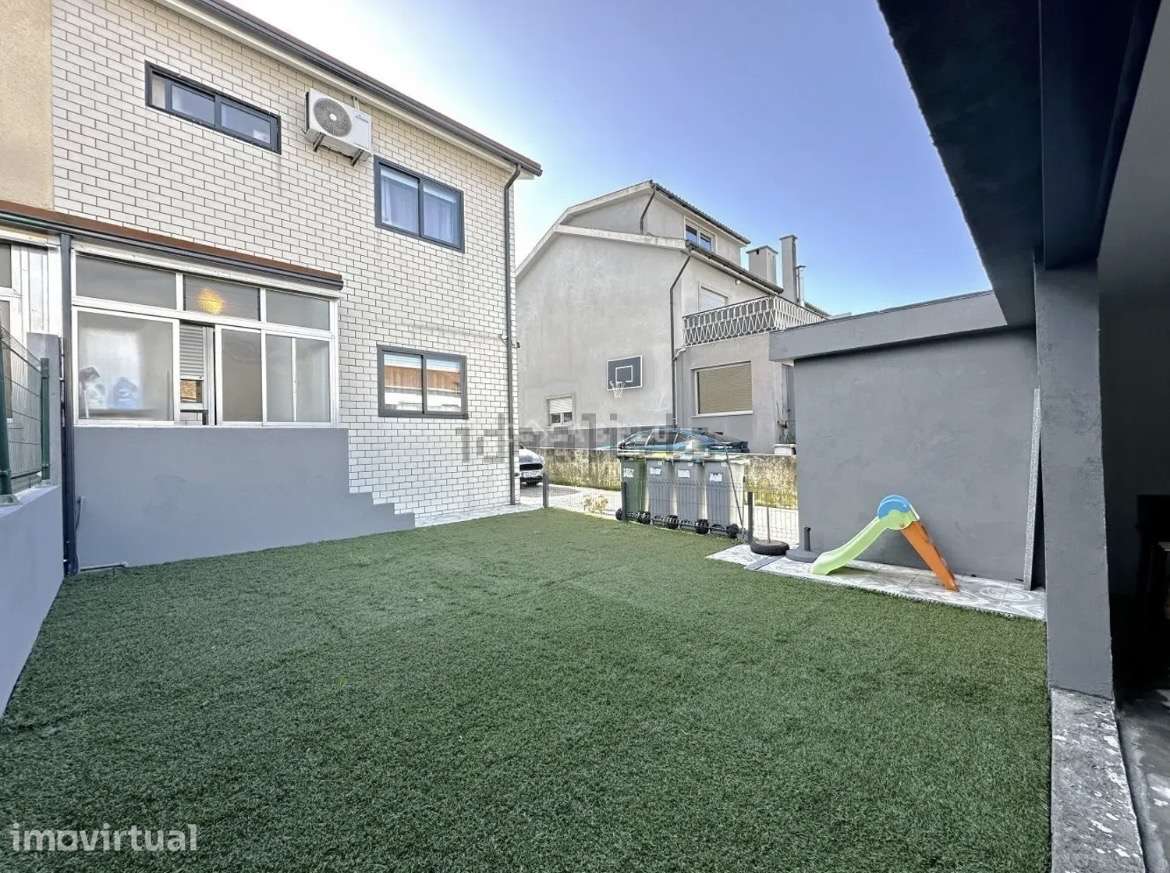 Moradia T3 - Maia T3 Geminada com terraço, garagem e ar condicionado - Grande imagem: 5/22