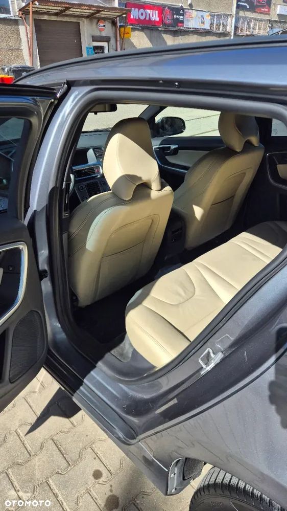 Volvo V60 T3 Drive-E Dynamic Edition (Momentum) - 10