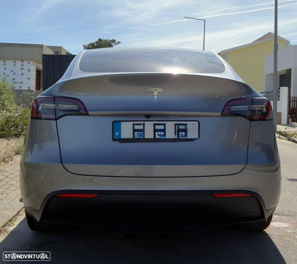 Tesla Model Y - 5