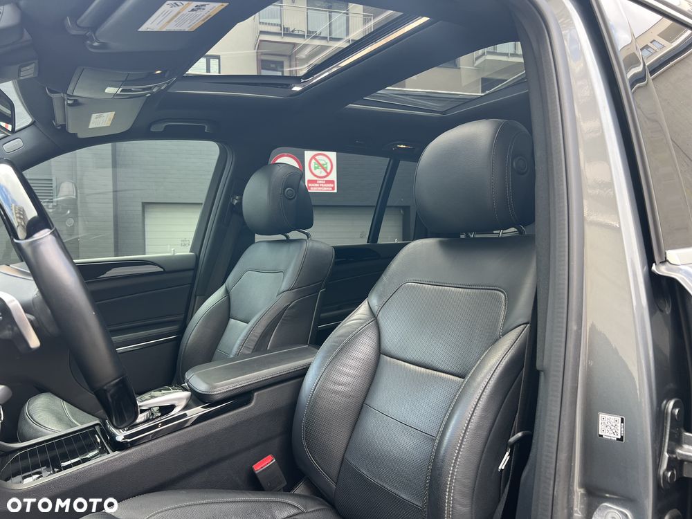 Mercedes-Benz GLS - 23
