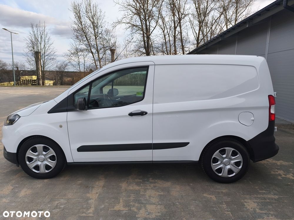 Ford Transit Courier - 10