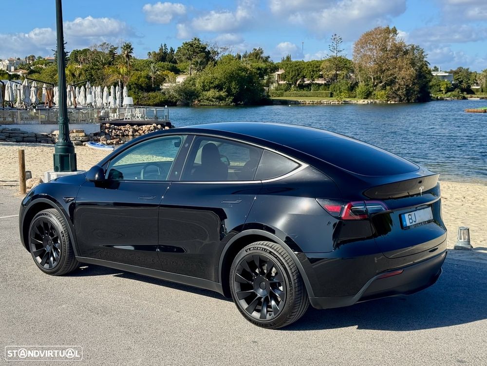 Tesla Model Y Long-Range RWD - 2