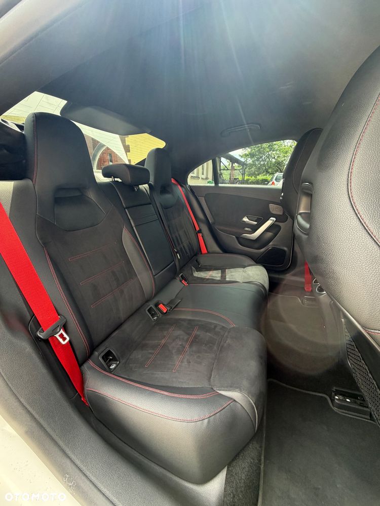 Mercedes-Benz CLA AMG 35 4-Matic 7G-DCT - 12