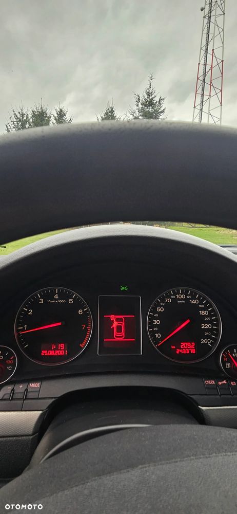 Audi A4 Avant 2.4 - 8