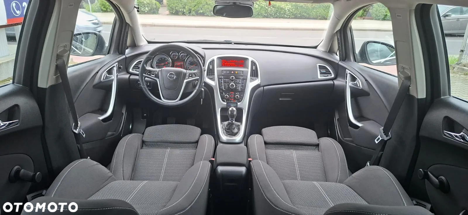 Opel Astra 1.6 Turbo Sports Tourer - 11