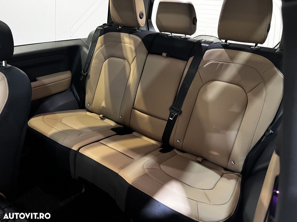 Land Rover Defender - 7