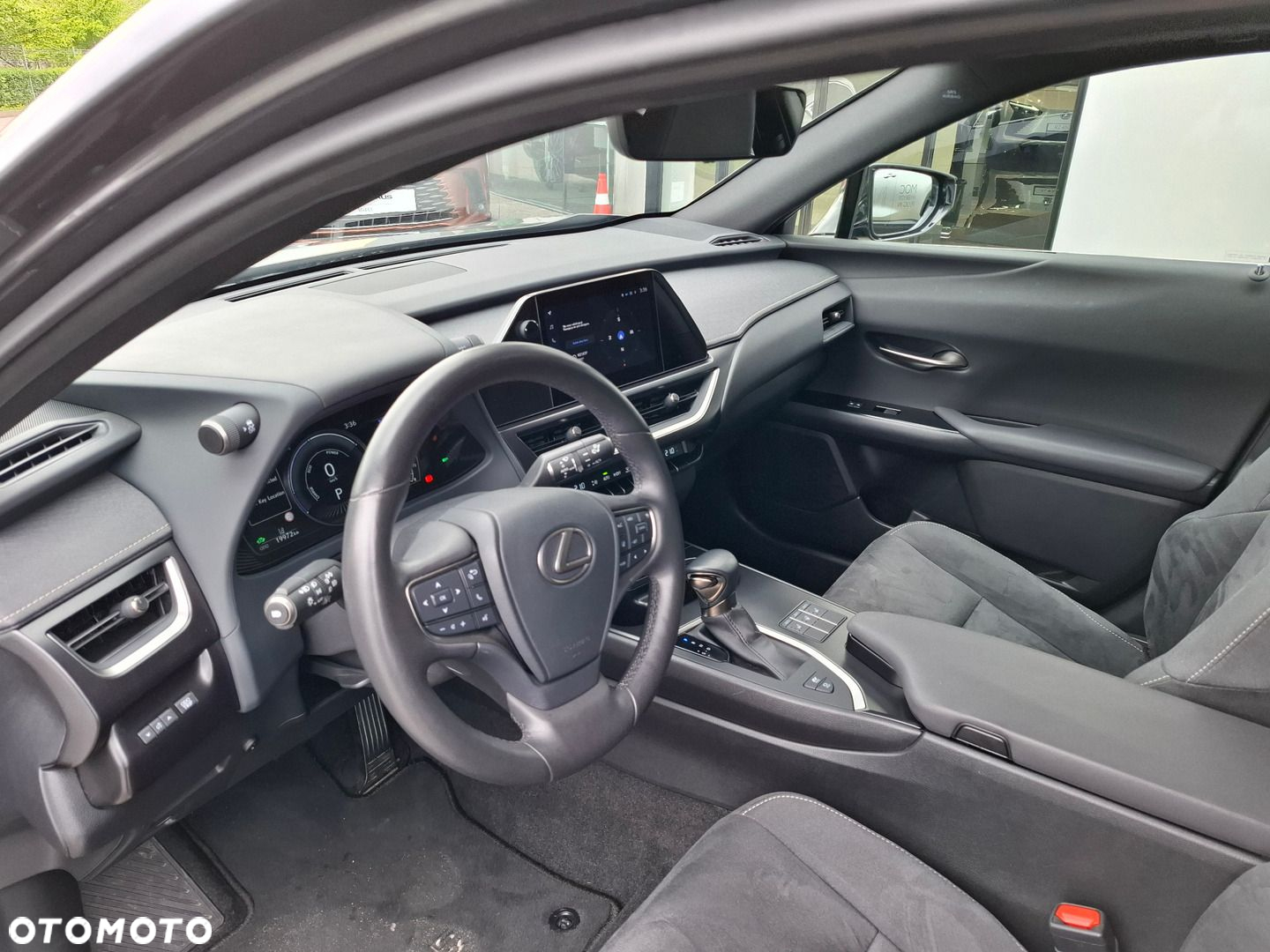 Lexus UX - 10