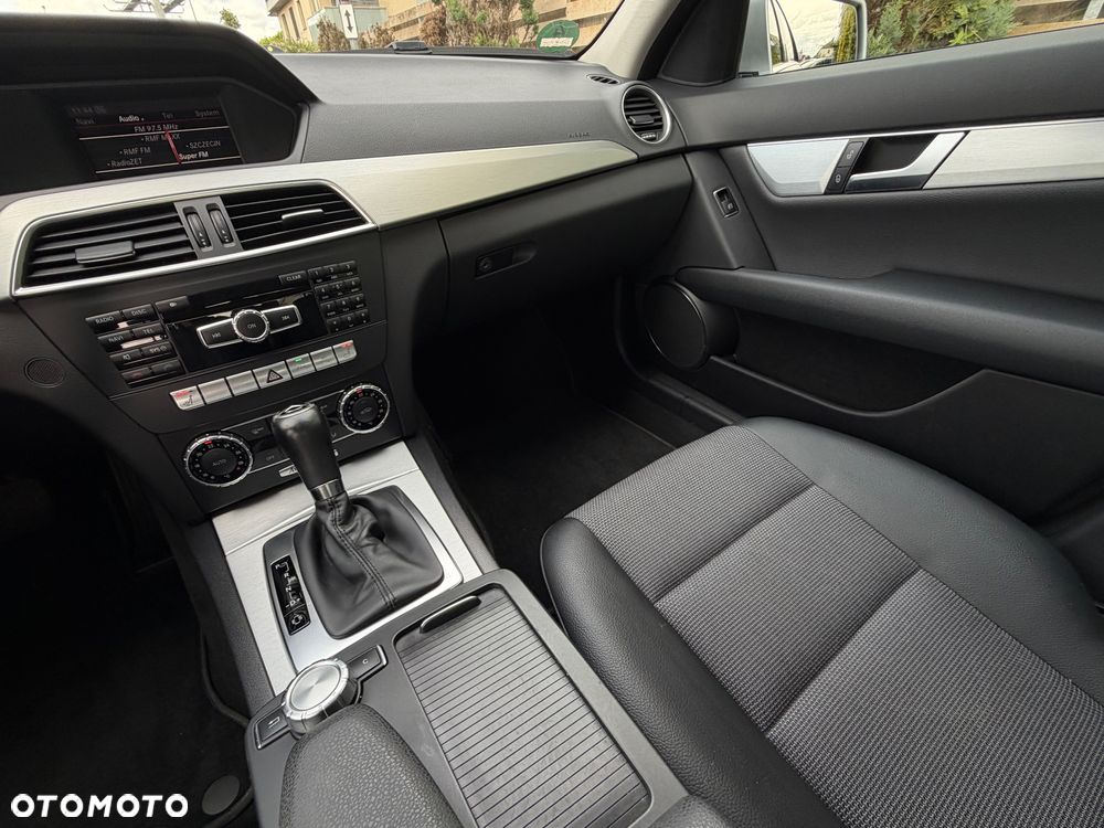 Mercedes-Benz Klasa C 250 CGI Automatik BlueEFFICIENCY Avantgarde - 22