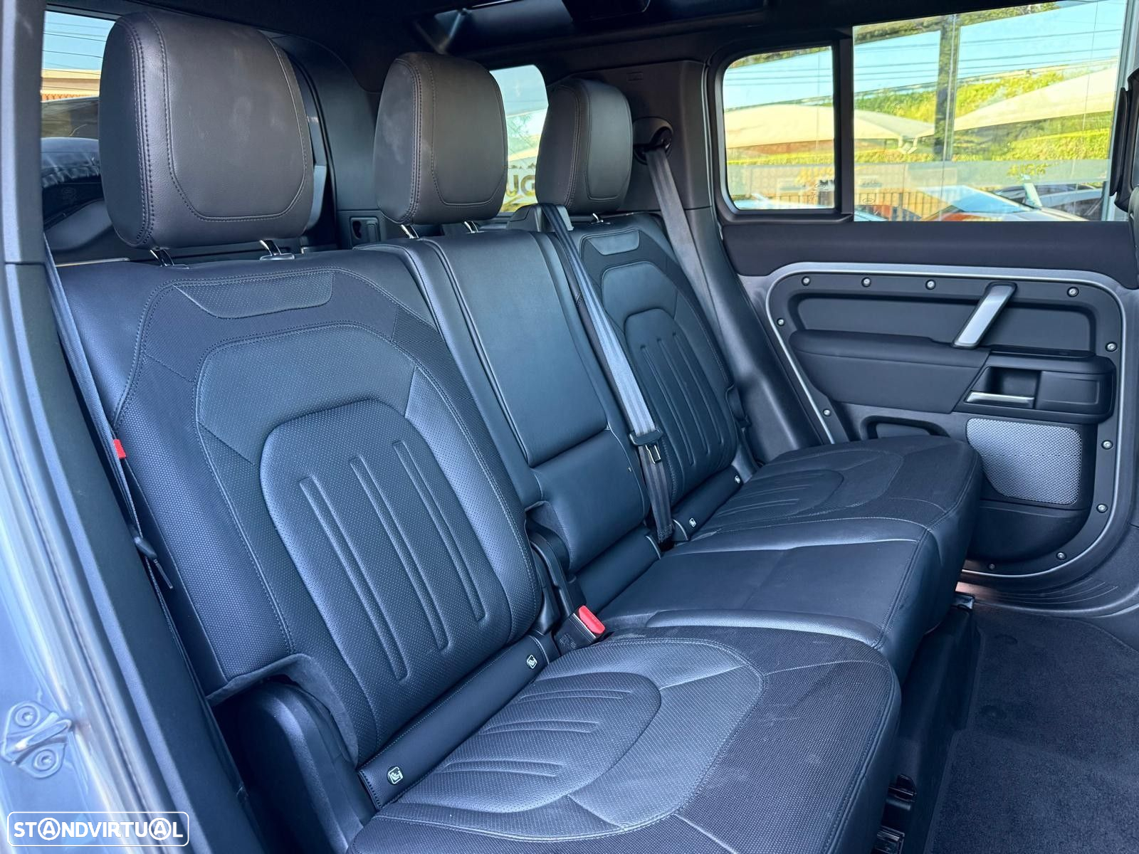 Land Rover Defender 110 D250 X-Dynamic HSE - 23