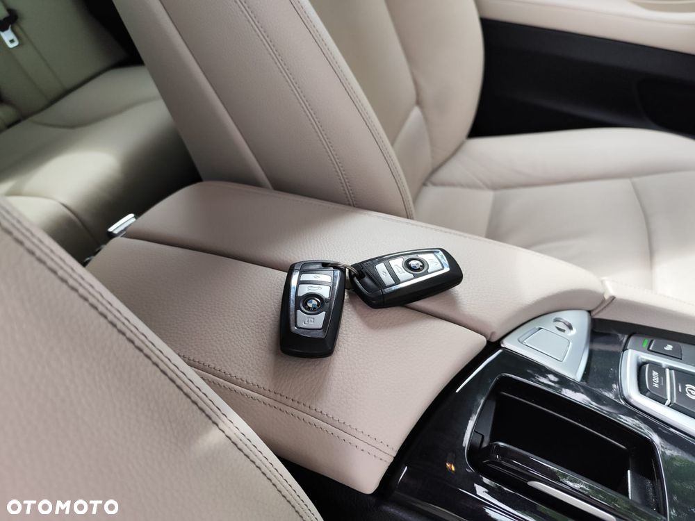 BMW Seria 5 520d Luxury Line - 23