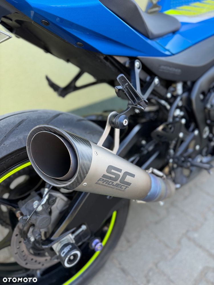 Suzuki GSX-R - 15