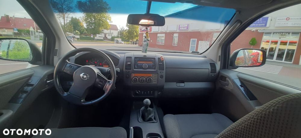Nissan Navara 2.5 D Platinum - 11