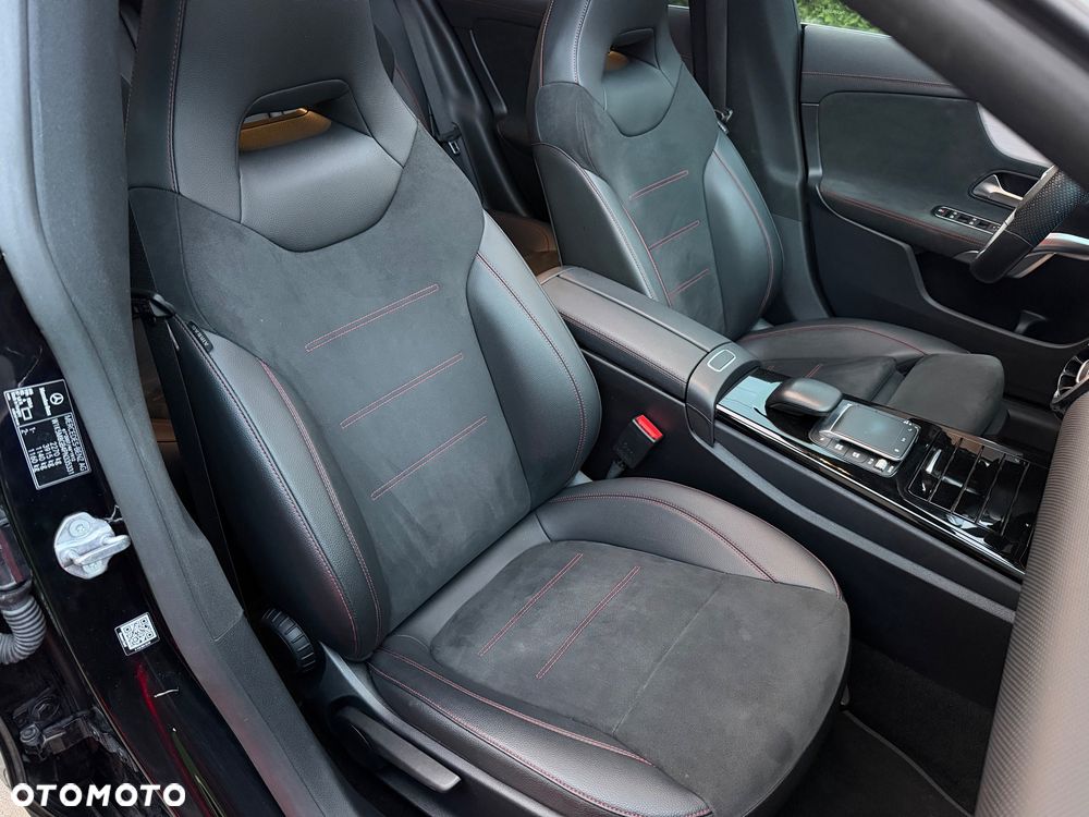 Mercedes-Benz CLA 250 e 8G-DCT AMG Line - 14