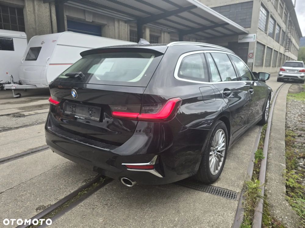 BMW Seria 3 330d Touring xDrive Luxury Line - 3