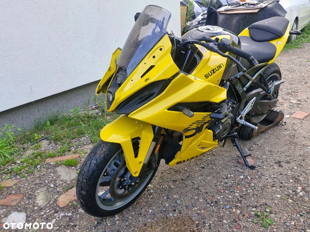 Suzuki GSX - 8